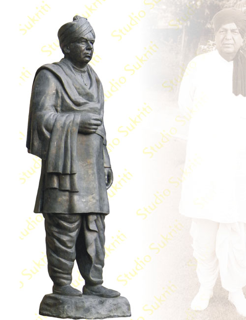 Ch. Devi Lal (9.5 Feet)